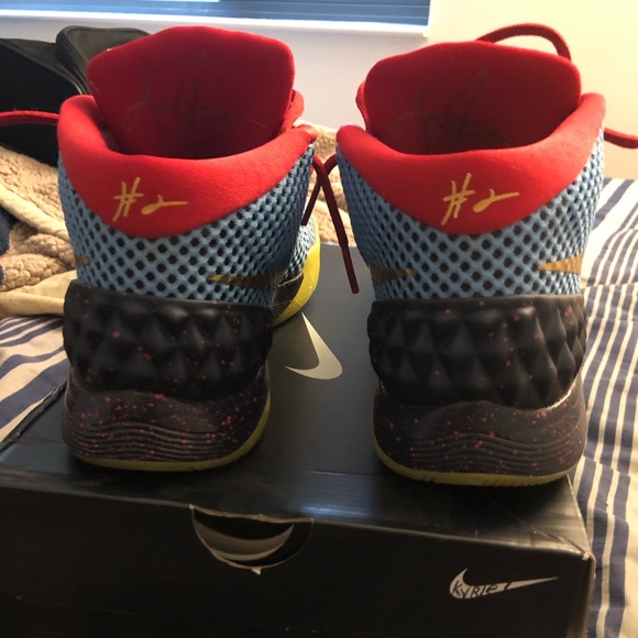 Nike Kyrie 1 ID - Picture 4 of 5